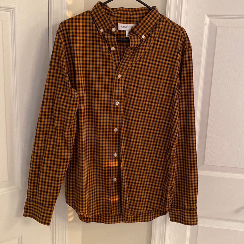 Old Navy pocket button down shirt (M)